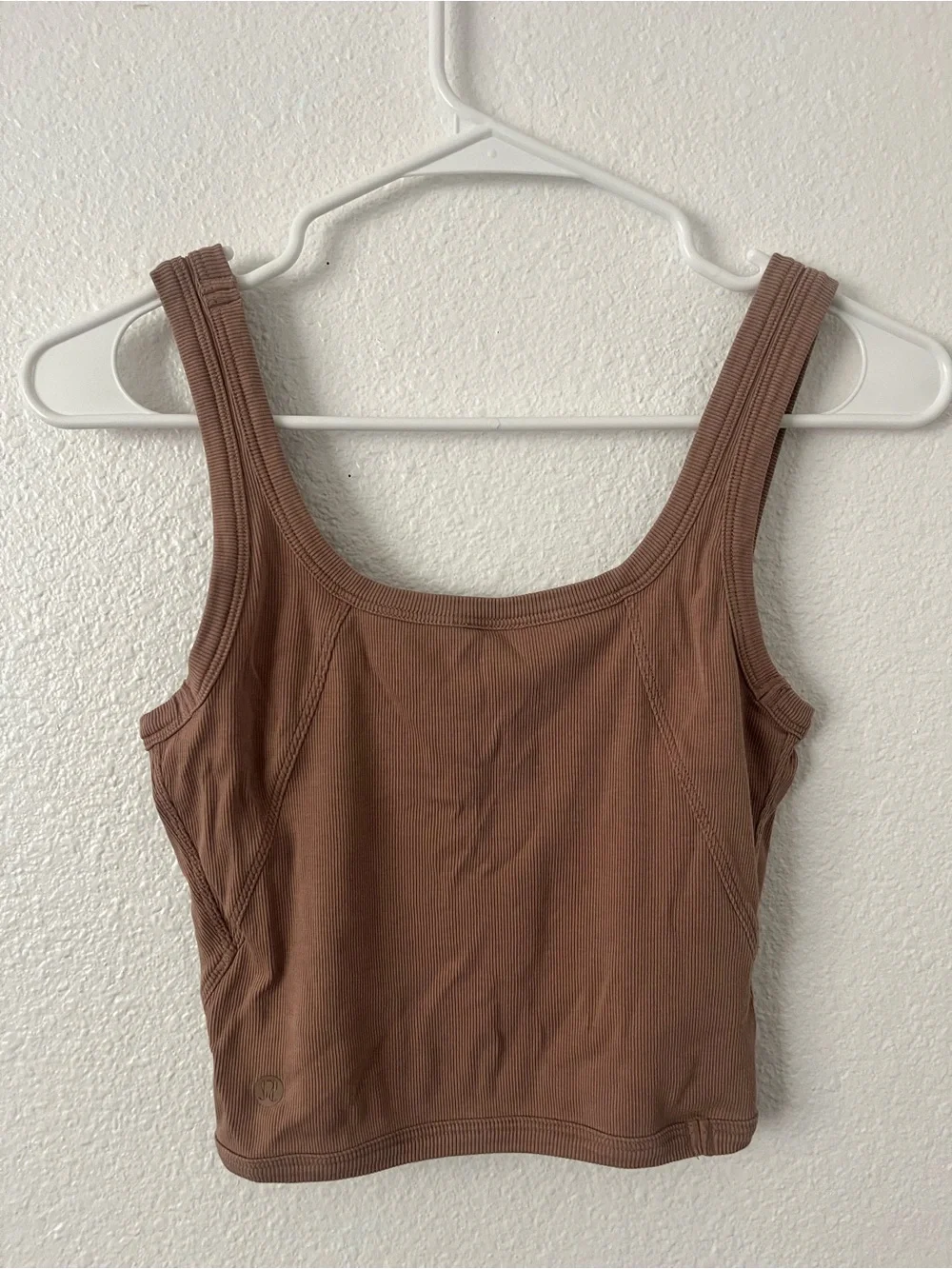 Lululemon held tight tank Sz 4 soft sand SEE MEASUREMENTS